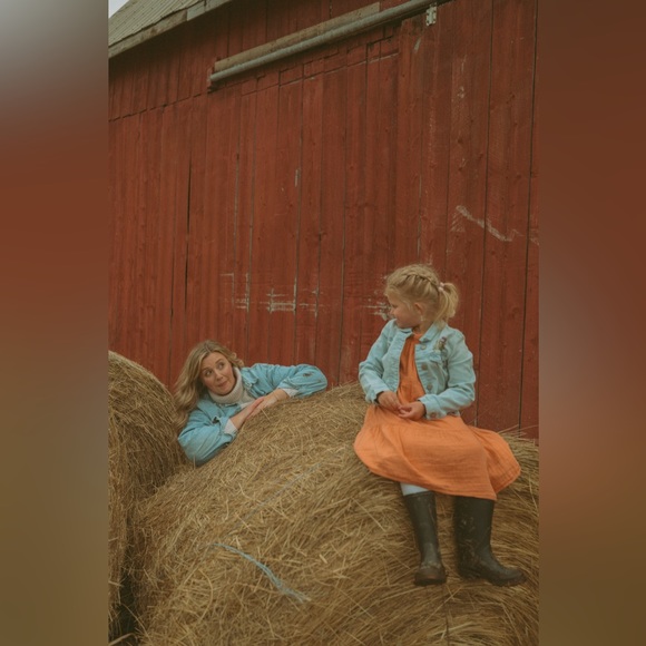 Welcome to my closet! - Picture 7 of 10